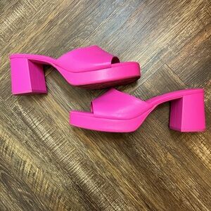 GB Gianni Bini Hot Pink Chunky round open toe heel platform sandal